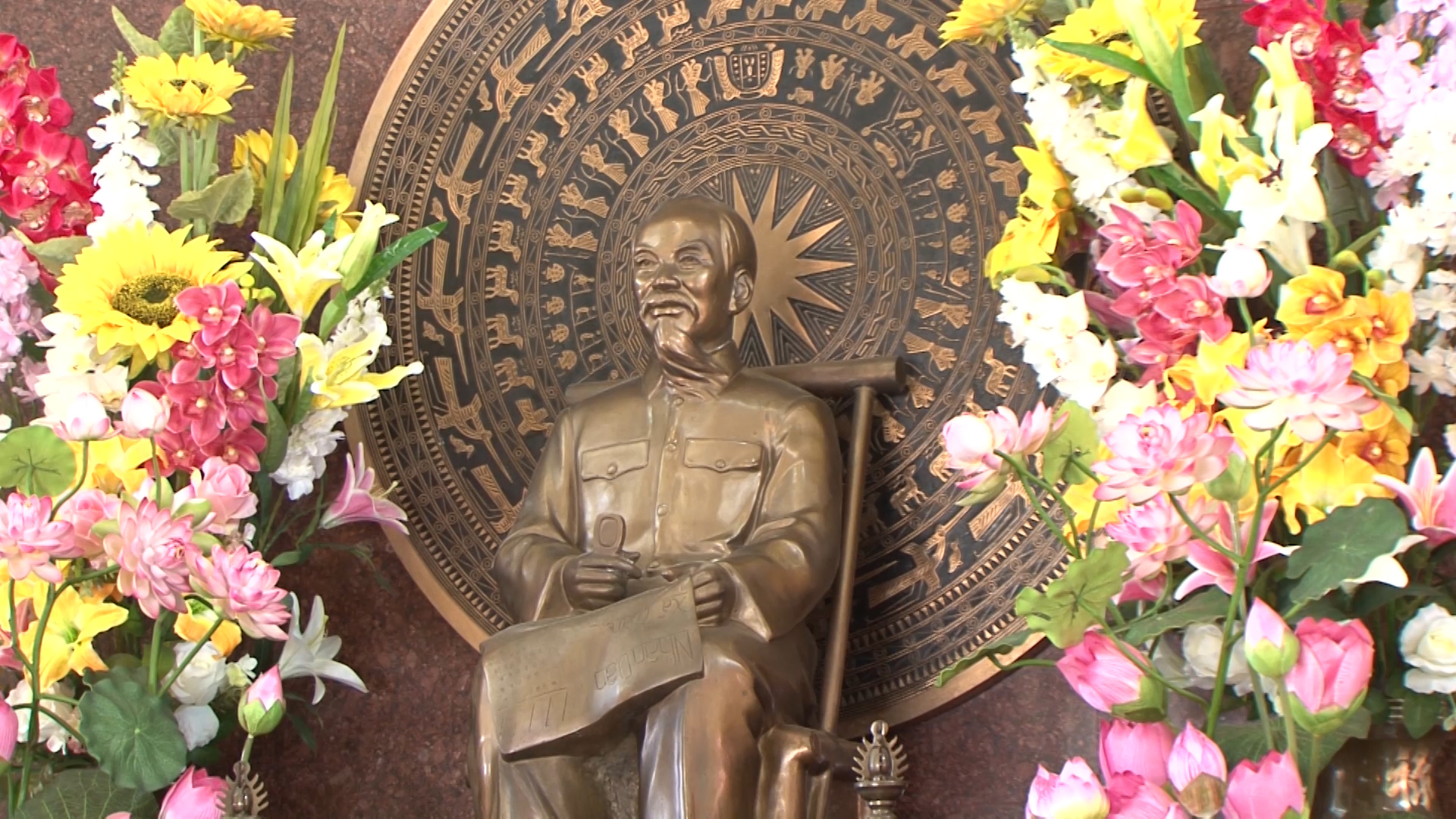 Kiều bào Udonthani, Thái Lan kỷ niệm 129 năm ngày sinh Chủ tịch Hồ Chí Minh